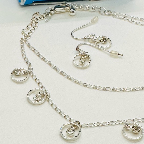 Avon Anklet & Earrings Rhinestone Set New in Box - Picture 4 of 6